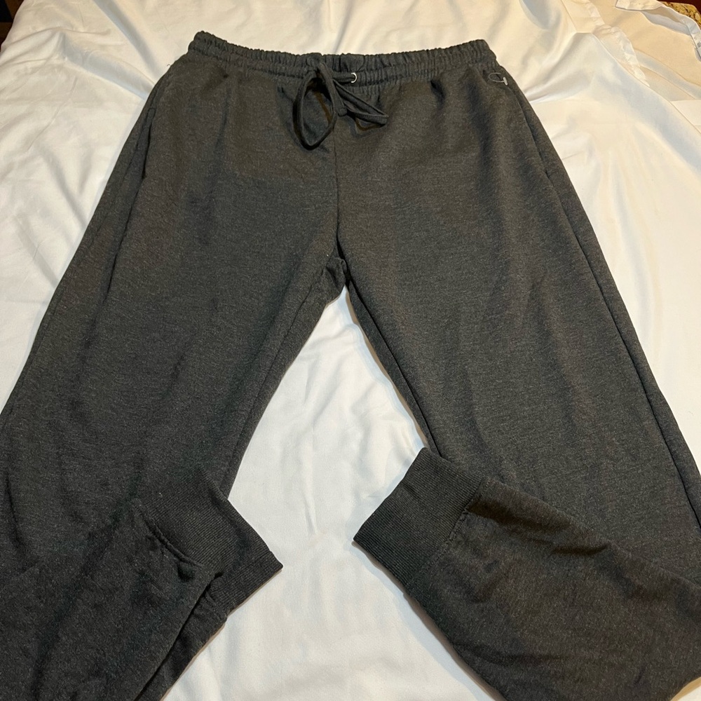 Unisex  Gray Jogger Pants Rainforest size medium in great condition soft